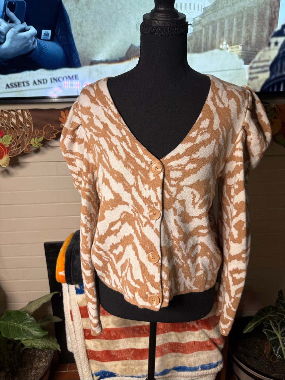 Nine West Tan & Cream Abstract V-Neck Button Cardigan